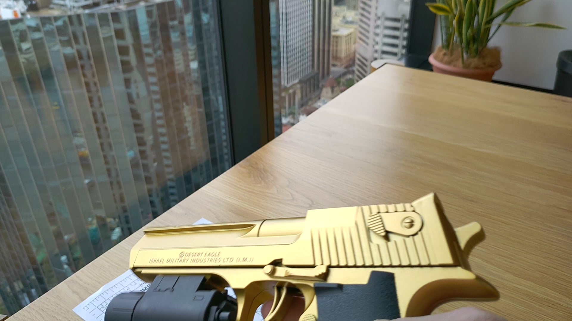 Gold Desert Eagle - Toy Model (8+) FREE SHIPPING 7 DAYS AUSTRALIA